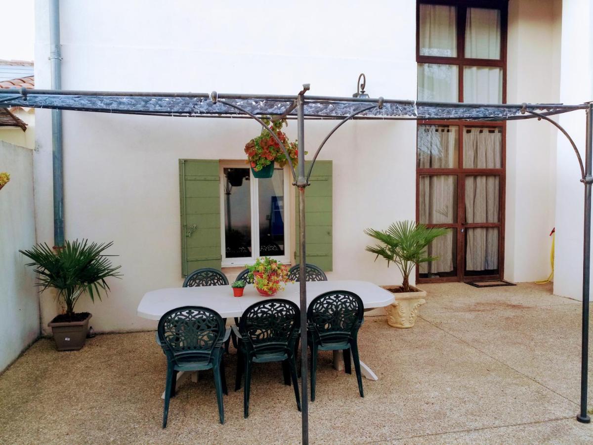 Les Gites Du Mas Canillac Châteaurenard Buitenkant foto